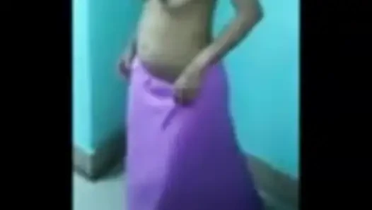 Cute house wife opening saree and getting nude