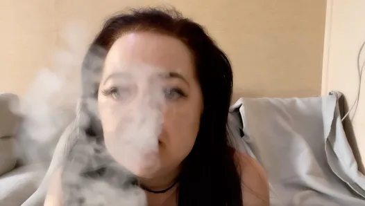 Mistress Lara is vaping in sexy lingerie