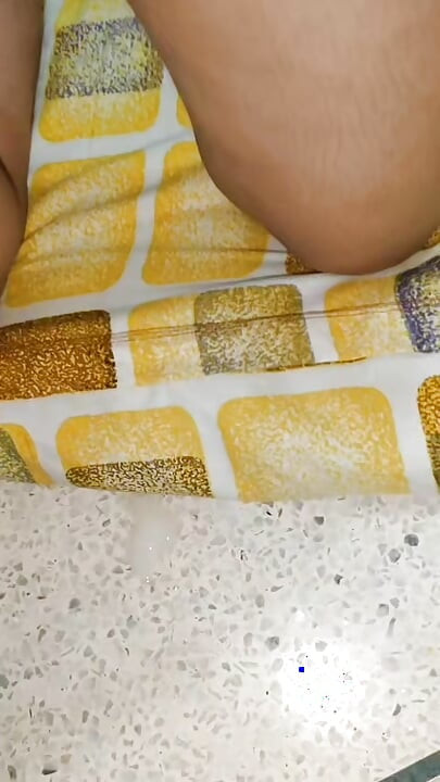 Choti sali ko akele pakr chod diya , room me akeli soi hui thi