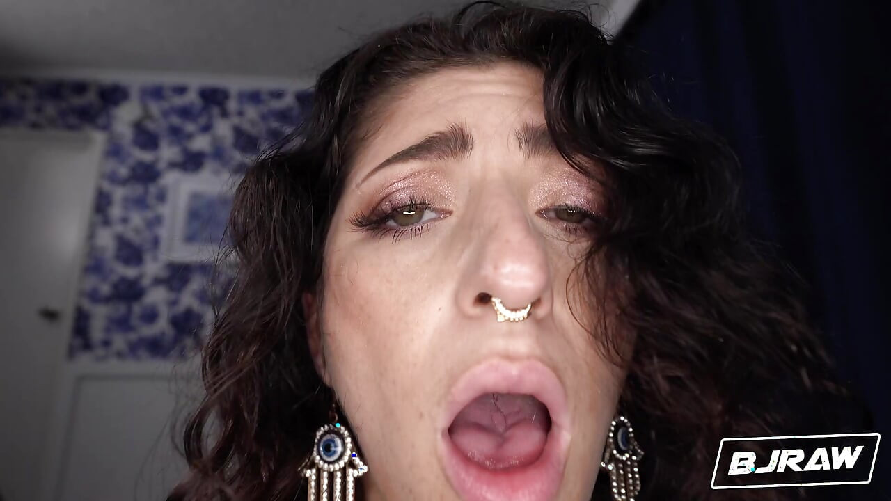 BJRAW Nikki Knightly blir helt täckt av sperma