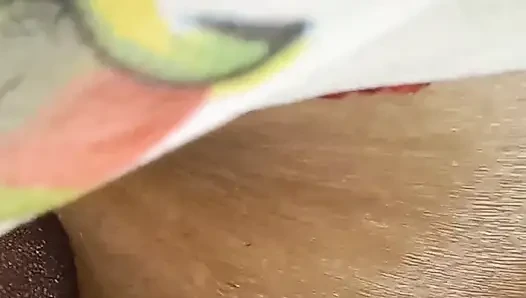 Aku mengambil madu dari vagina ibu tiriku.