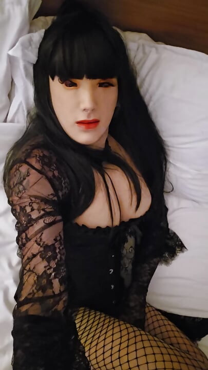 Ležim na svom krevetu i čekam da se netko igra s kim ću se igrati