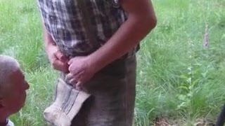 Flikker detlev Huettner maakt pijpbeurt in hout