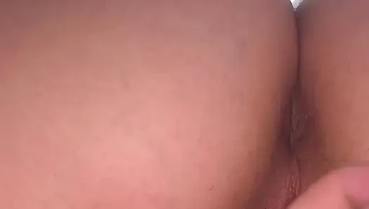 Solovik brings her to the fountain of squirt with his fingers