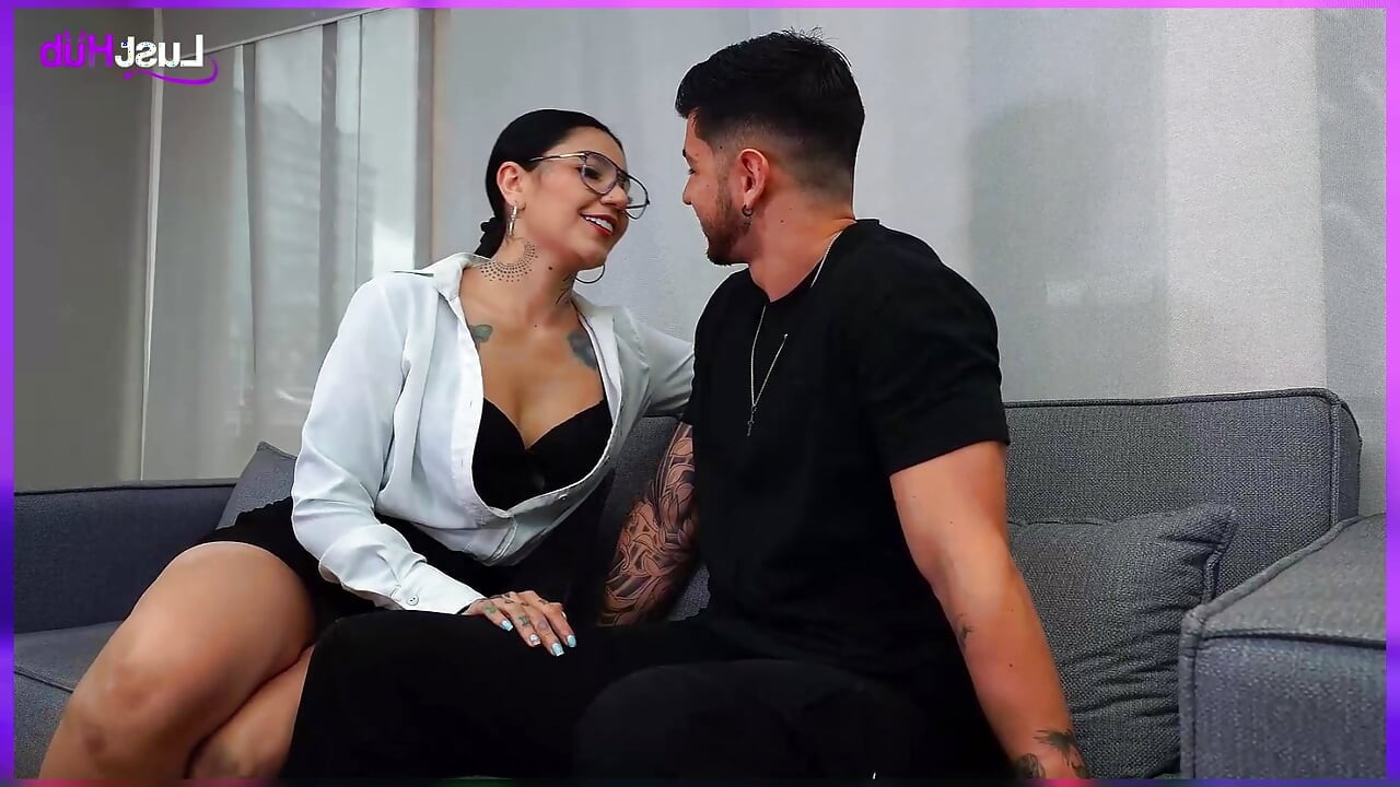Teacher La Rola seduces her horny student Zac Whiter with her huge ass and delicious tits