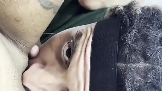 Pov: cewek hot rasta lagi asik nyepong kontol