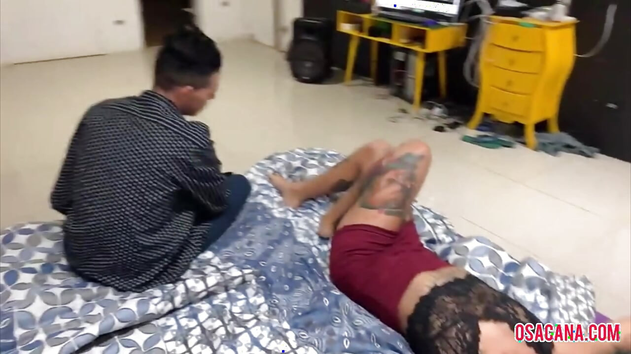 En lui montrant le talent du