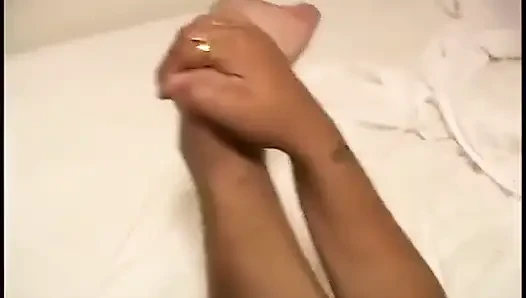 Şişman zenci bebek kalın siyah yarağı emiyor ve sikiliyor