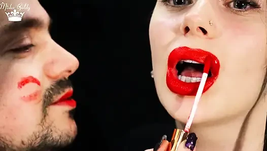 Alex melumuri wajah dengan ciuman lipstik merah