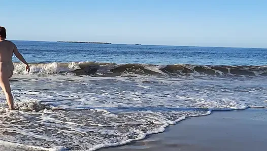 Asli cewek nudis lagi asik main bugil di ocean waves