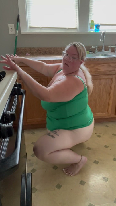Twerking in the kitchen