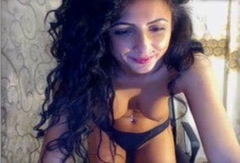 Cutie fuck pussy with toy