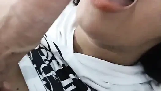 Onu prezervatifle sikecektim ama o kadar azgındı ki takmayı unuttum. Sana mı oldu? Bu olay