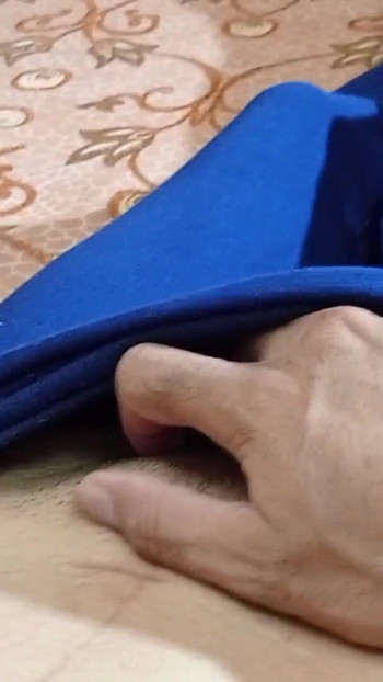 "Hintli üvey erkek kardeş üvey kız kardeşini yakın çekimde sikiyor, net Hintçe ses, full hd desi porno seks"