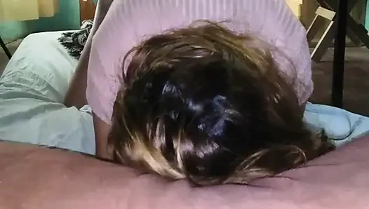 Aufnahme mit meinem Handy mit meiner freundin in einem rosa kleid