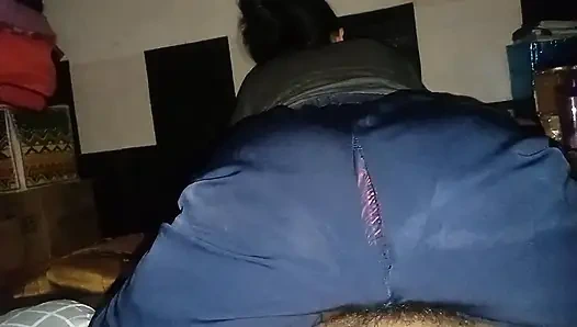 Asyalı bir kız tarafından dövülmek istiyorum.