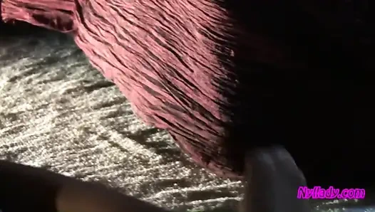 Ayaklarımla oynarken aynada kendimi vuruyorum