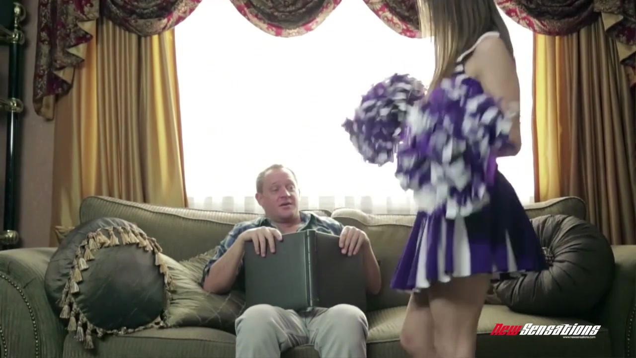 ライリー・リードが義理のお父さんとセックス