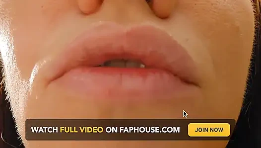 Ibu tiri tetek besar menggodamu saat menginap - pov