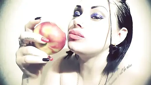 Bibir pink seksi & juisy apple