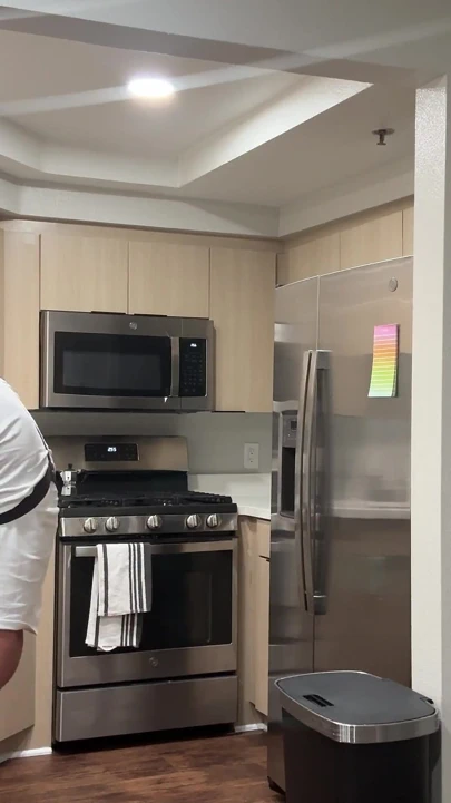 妮可多西感谢水管工克里斯蒂安克莱被他的鸡巴狠操