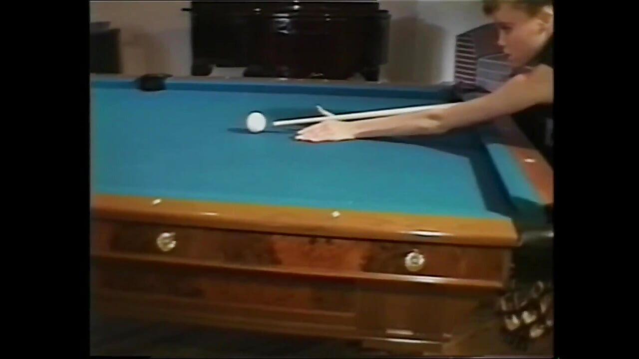 Smyslná při hraní kulečníku