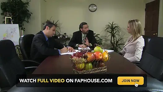 Aksi hot dua lesbian yang saling jilat memek satu sama lain