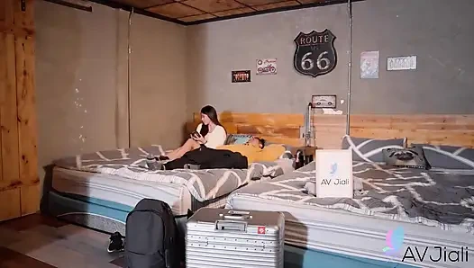 Cewek nakal dan kekasihnya lagi asik akhir pekan sama teman dan pacarnya.