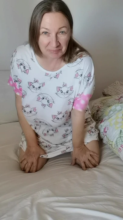 A nagyi elcsábítja a mostohaunokáját
