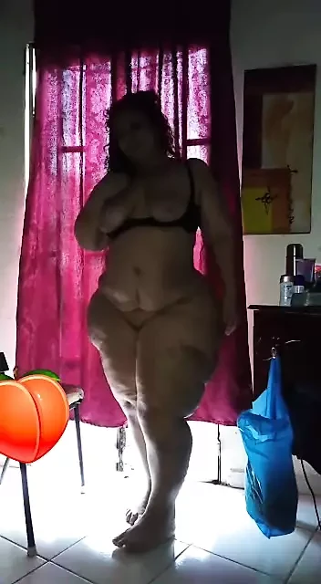 I show you my little ass and my pussy, my everything, enjoy seeing me, daddy, mmm, my king, do you like it? I open up mo