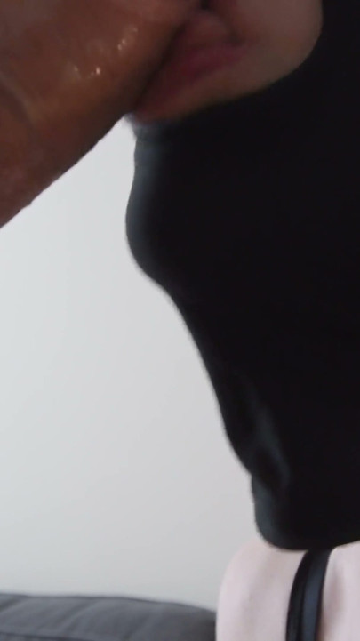 Milf Anna, close-up sensuel blowjob på stor pik med cum i munden - 4K | Klip 1