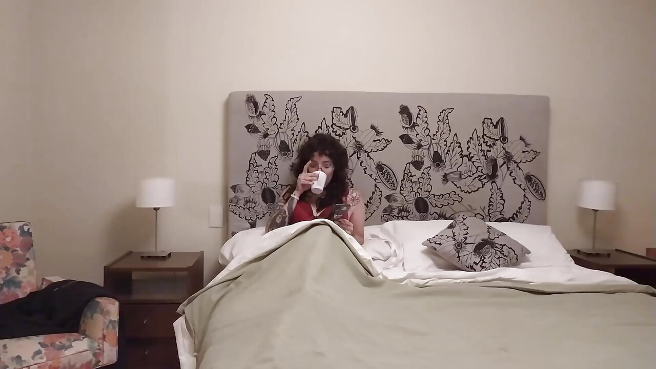 Rebekah Rose bị chiếm hữu và đụ bởi một con ma vòi nước lớn