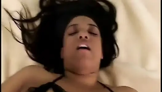 Memek berbulu cewek gemuk kulit hitam dientot habis-habisan sama kontol besar