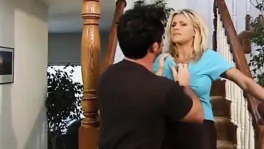 Lubang pantat berbulu cewek sange ini dientot habis-habisan sampai lubangnya menganga lebar