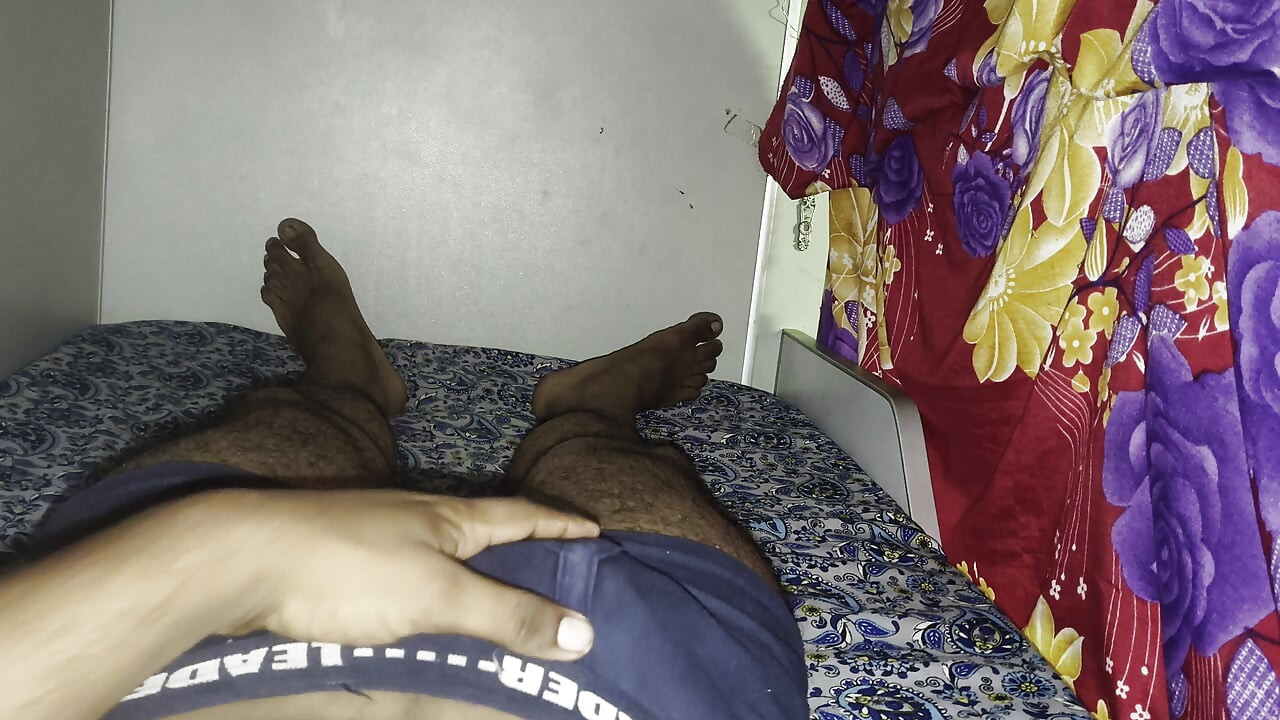 Room me bed par mutti mar di