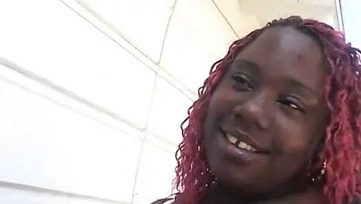 Супер экстра черная девушка на большом хуе