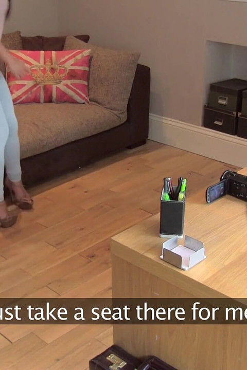 Nhân viên giả mạo uk- địa ngục, Hannah Aint không có tàu cao tốc. Cô ấy đến muộn buổi phỏng vấn. Chỉ vài phút, nhưng cô ấy sẽ trả tiền cho điều đó