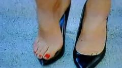 Reporter Showing Sexy Feet and High Heels (soundless)