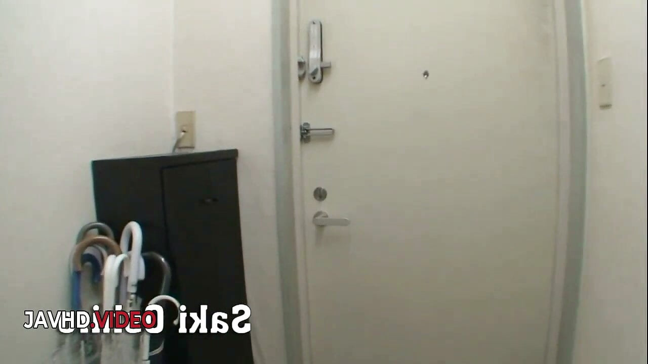 Muia intimă și călărie în stil cowgirl a lui Saki Oshiro în baie
