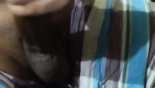 Bir porno videosu izliyordum ve havaya boşalmaya başladım. Dölle bitir.