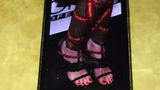 Cum üzerinde gwen stefani seksi kırmızı toe nails ayaklar