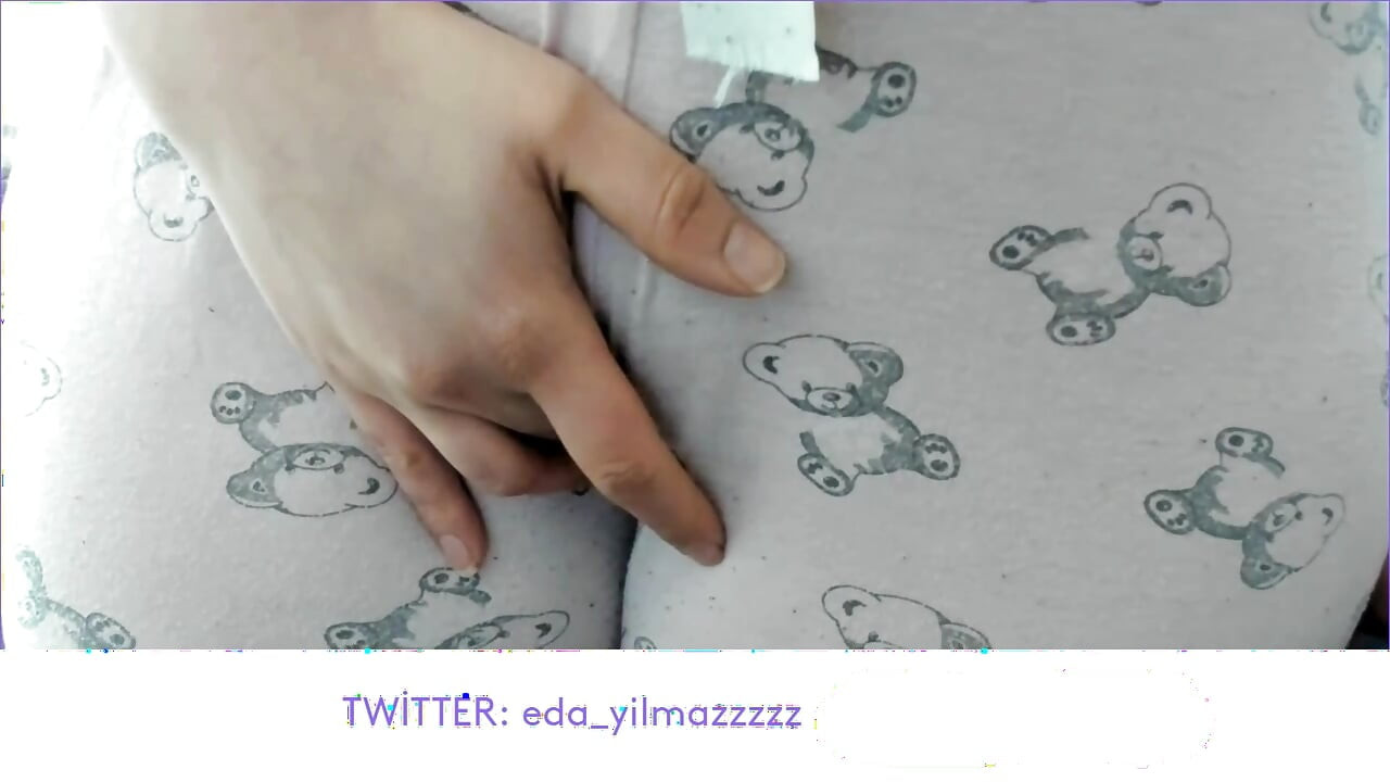 CAMELTOE- MASTURBATE WITH PAJAMA- RUBBING PUSSY WITH PAJAMA