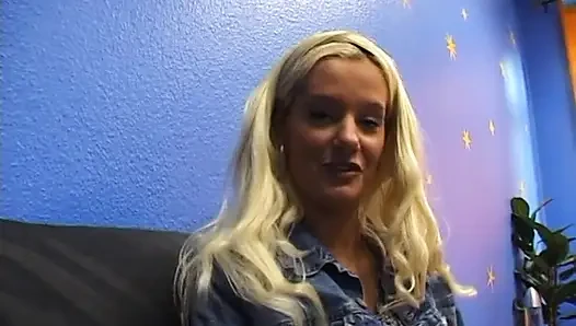 Blonde fingering her love hole