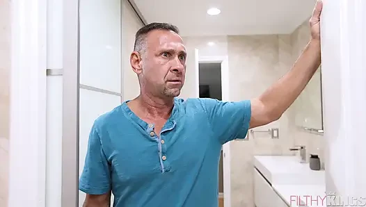 Meme yıkama için yardım eli - dani valentina