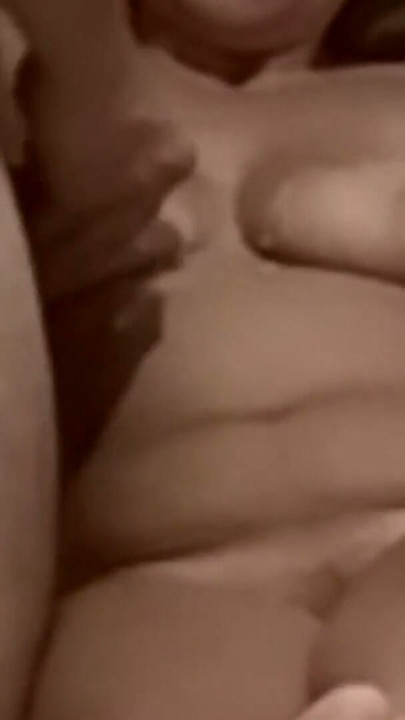 Cumshot trên ngực với dương vật giả trong đít !! | Đoạn video ngắn 1