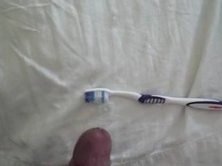 Сперма на зубной щетке и подушке двоюродного брата жены