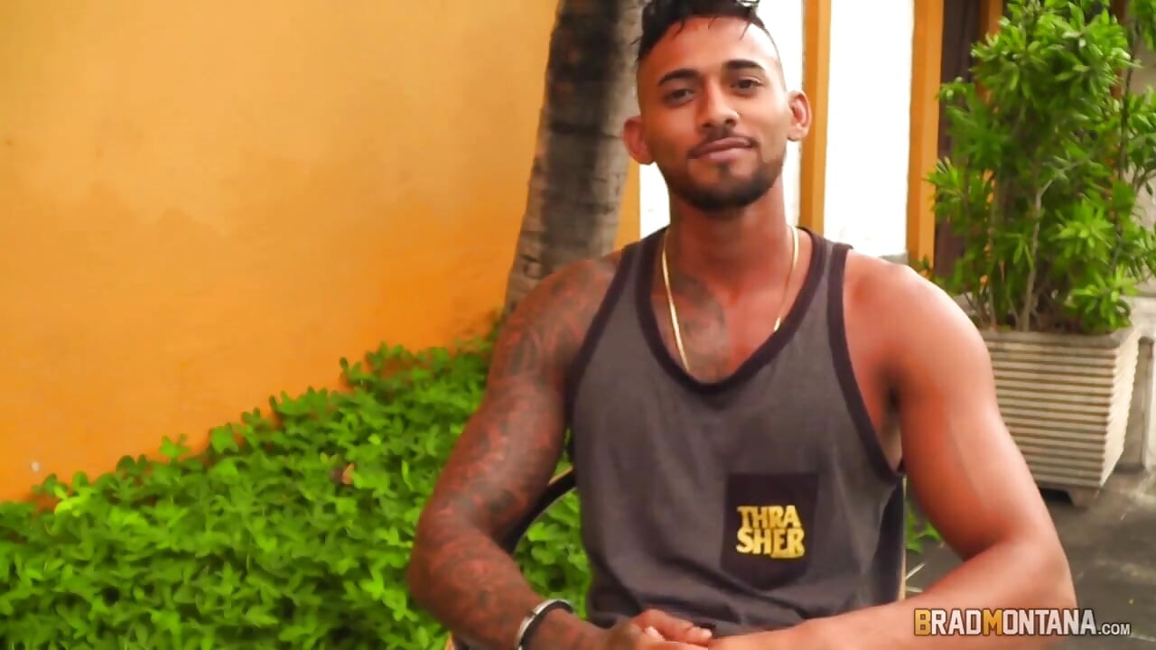 Elisa Sanches se fait baiser par un fan