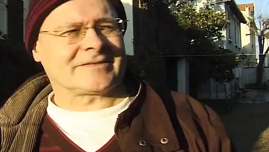 Fransız 21 yaşındaki sürtükler herkesi boşaltabilir