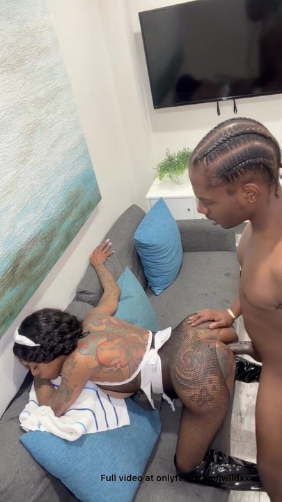 خادمة تنظف رئيسها بي بي سي. | مقطع 1