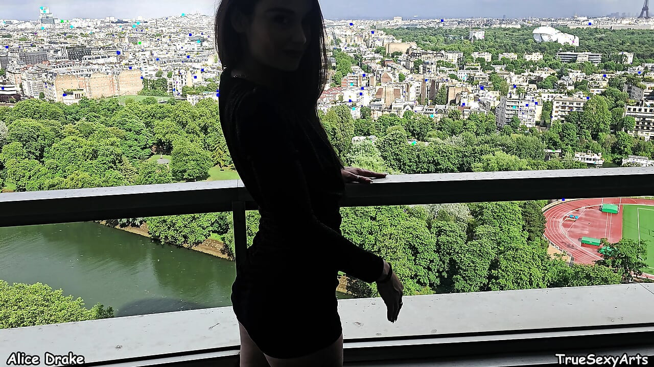 Alice Drake 4k पेरिस चूत में वीर्य वाली पार्टी के बाद जोरदार बालकनी सेक्स